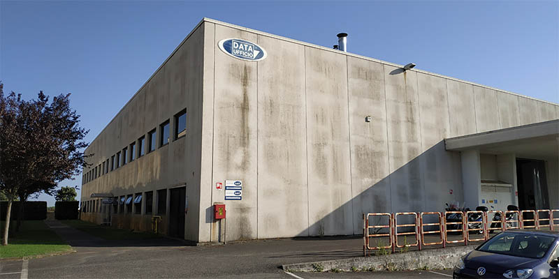 vendesi capannone produzione